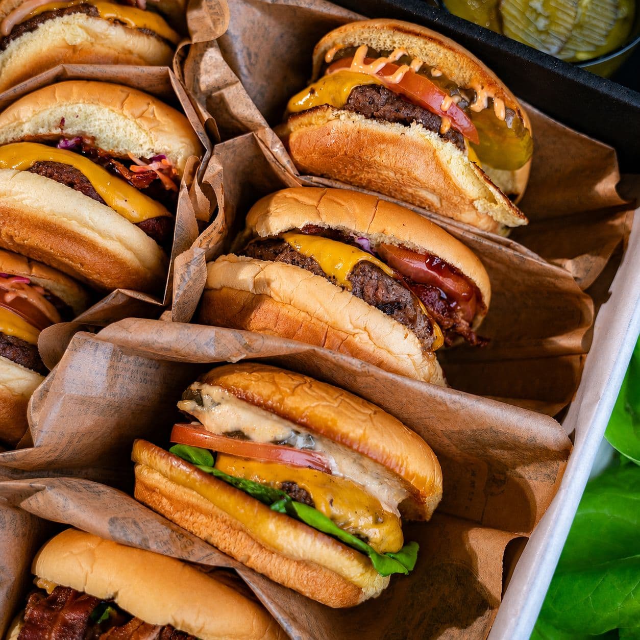 KIT HAMBURGUESERO MEATERS: 8 hamburguesas + Salsa Big Meaters_4